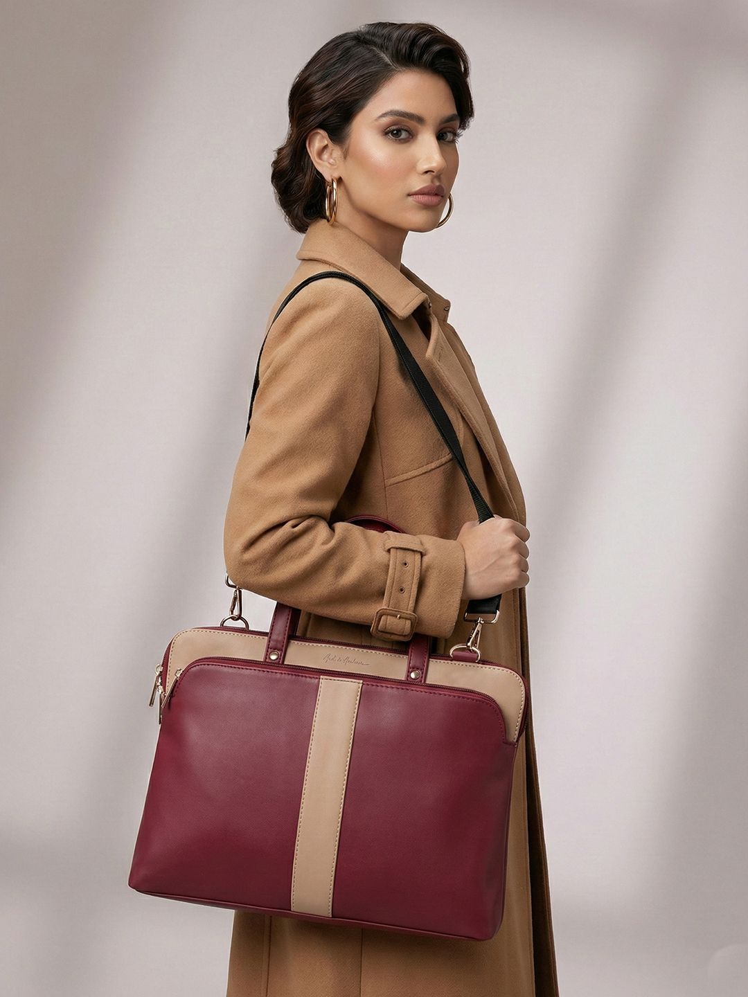Mast & Harbour Unisex Textured Laptop Bag
