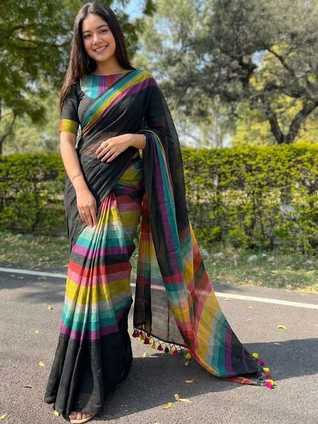 KALINI Woven Striped Mul Cotton Sarees