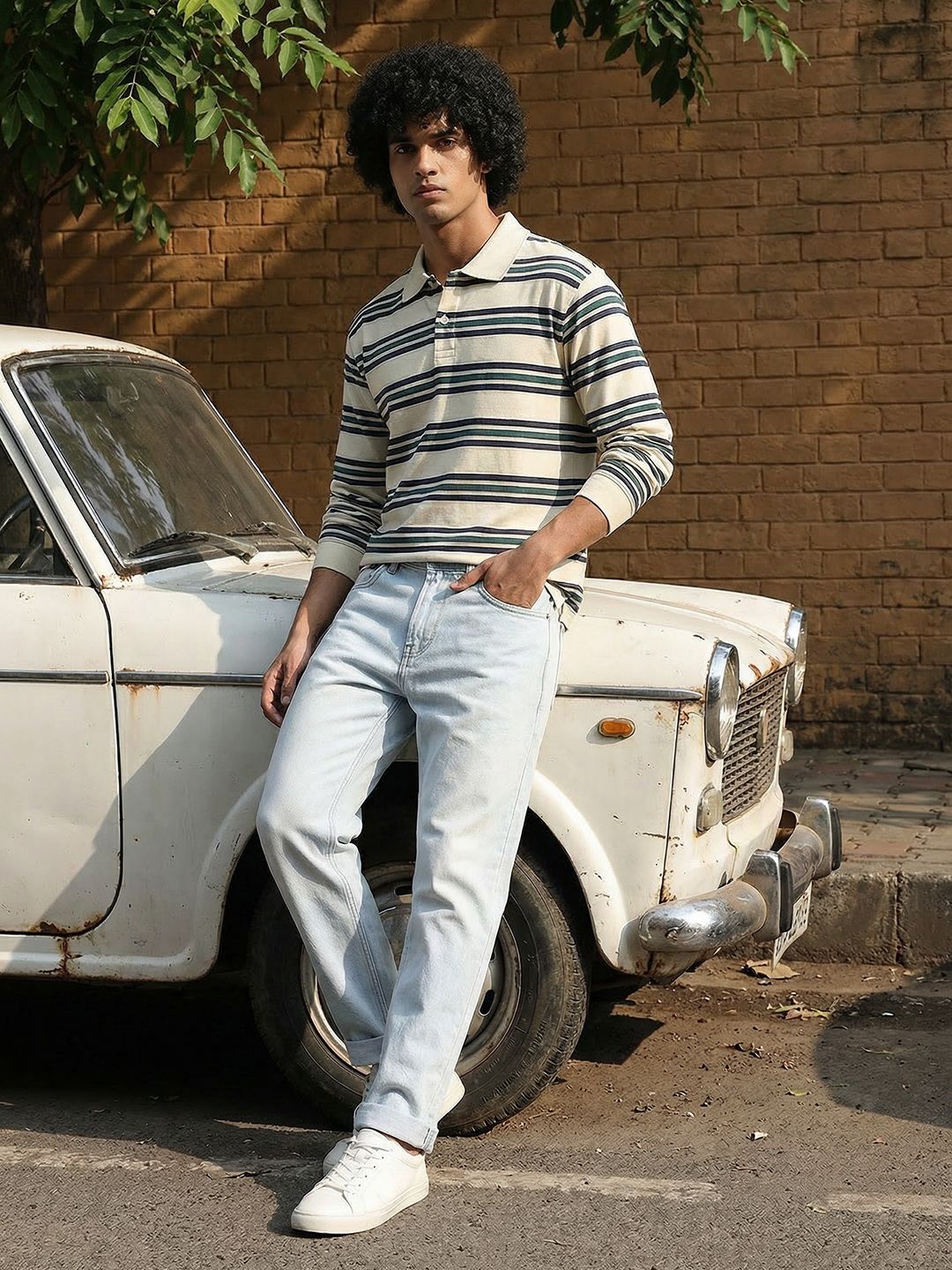 The Roadster Lifestyle Co. Men Blue Relaxed Fit Light Fade Low Distress Pure Cotton Jeans