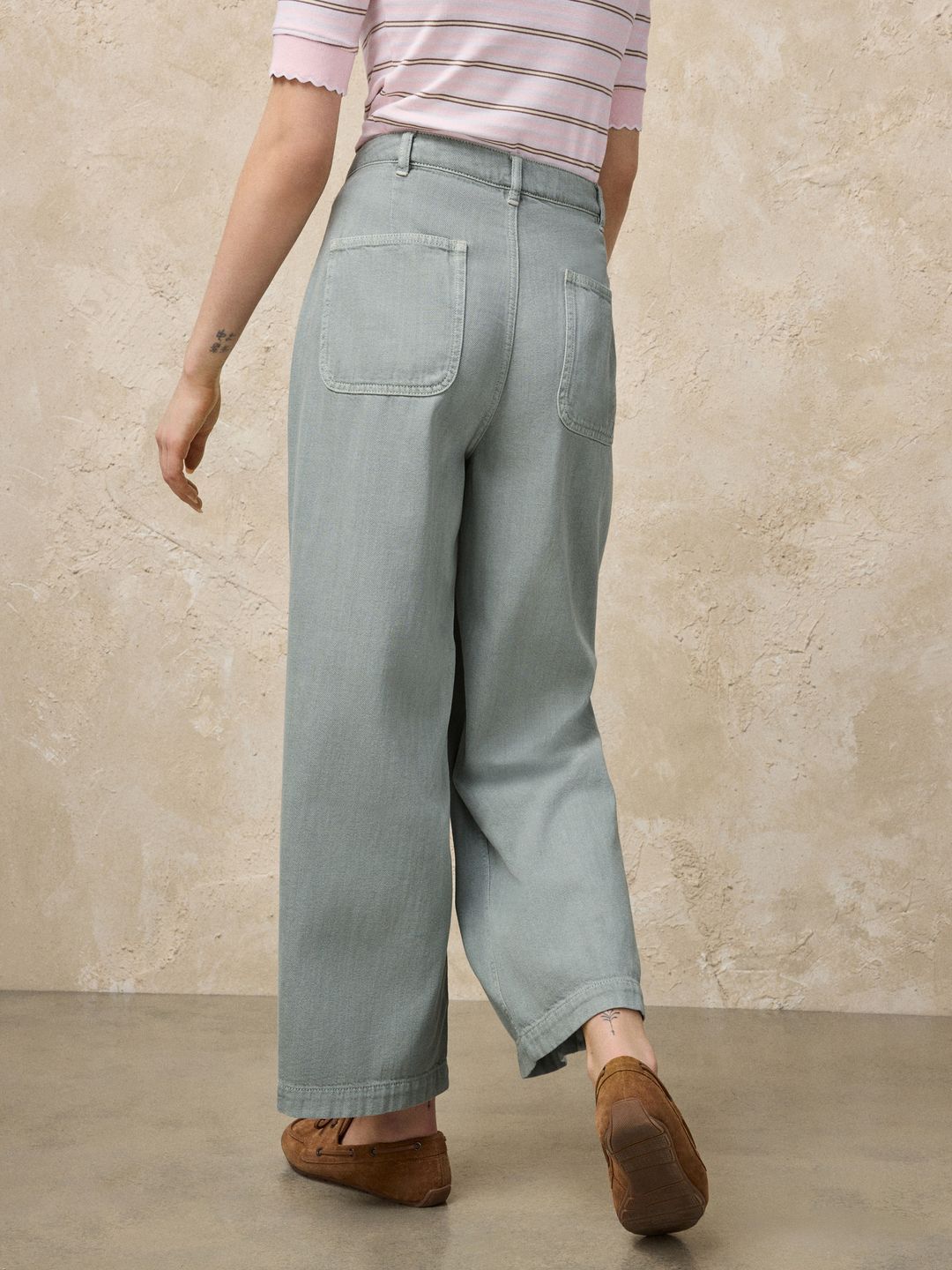 Crop Wide Fit High-Rise Jeans