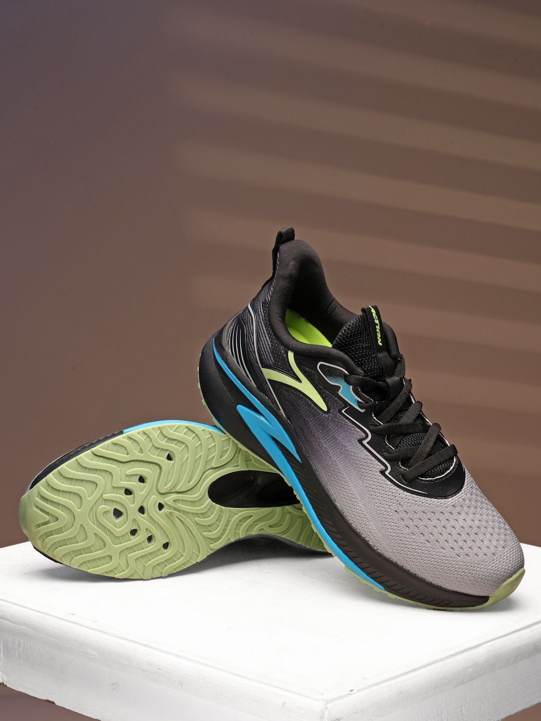 Action Men Mesh Running Non-Marking Shoes