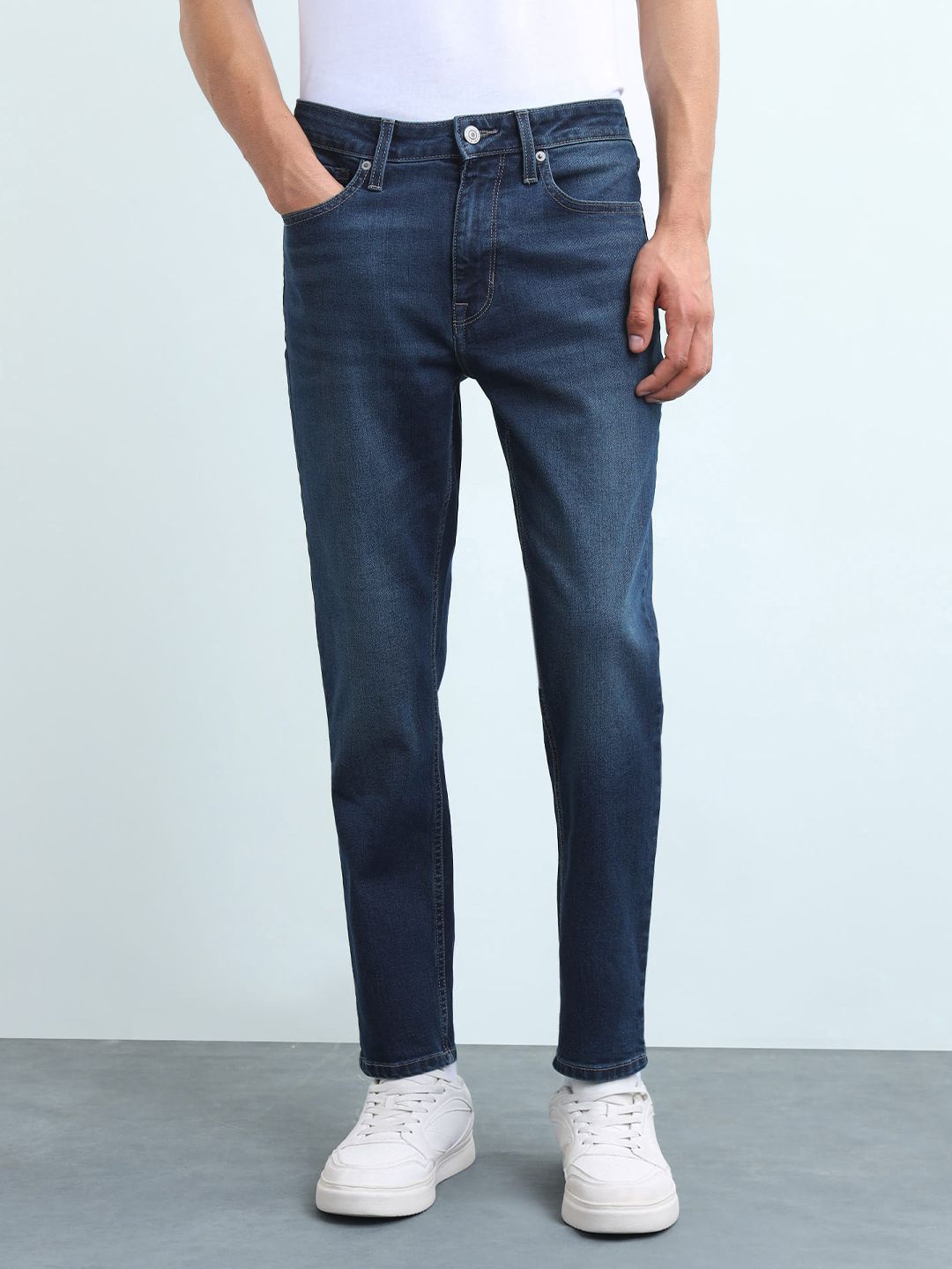 Flying Machine Men Tapered Fit Mid-Rise Light Fade Stretchable Jeans