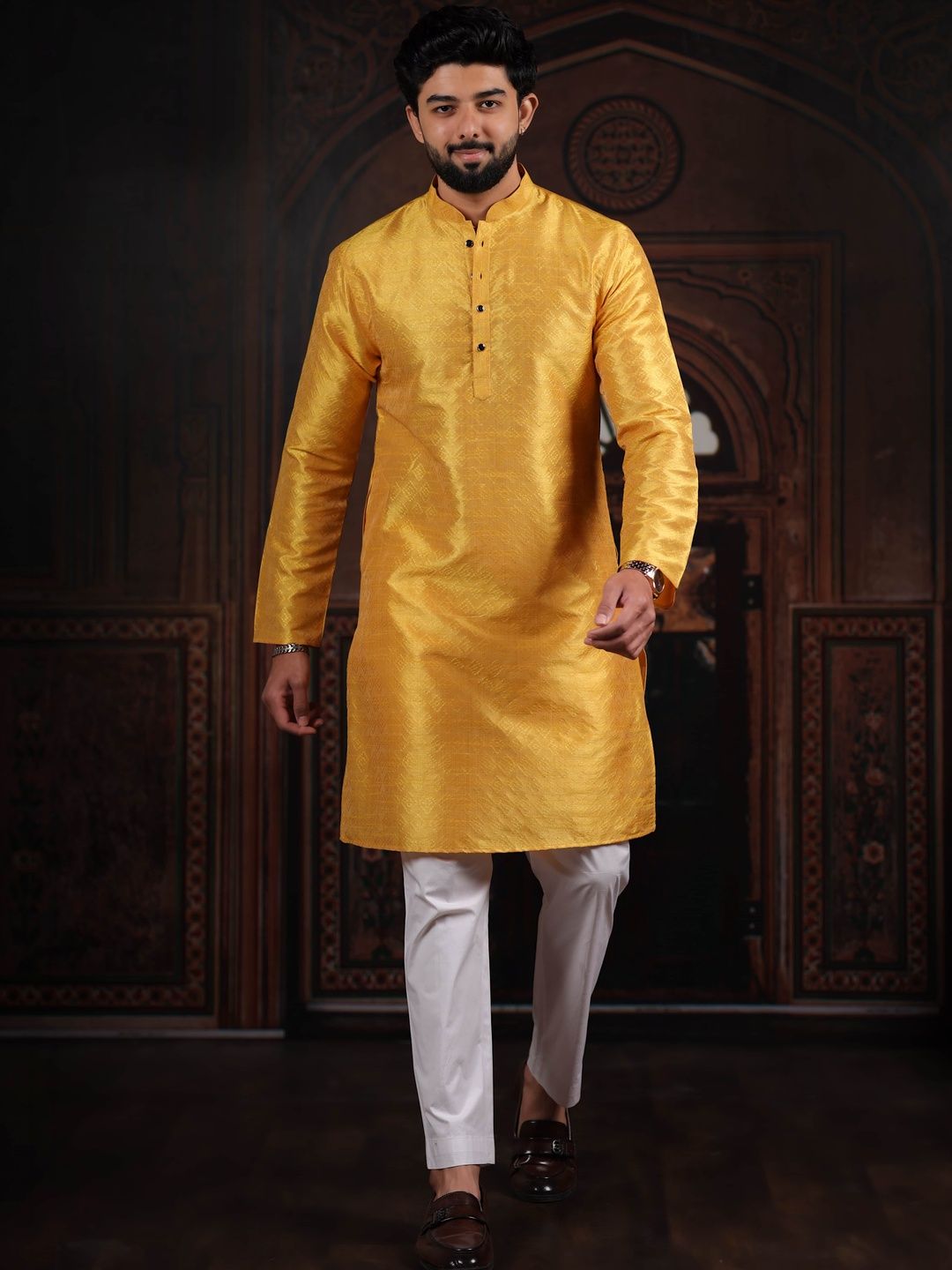 Koshin Men Ethnic Motifs Woven Design Mandarin Collar Straight Kurtas