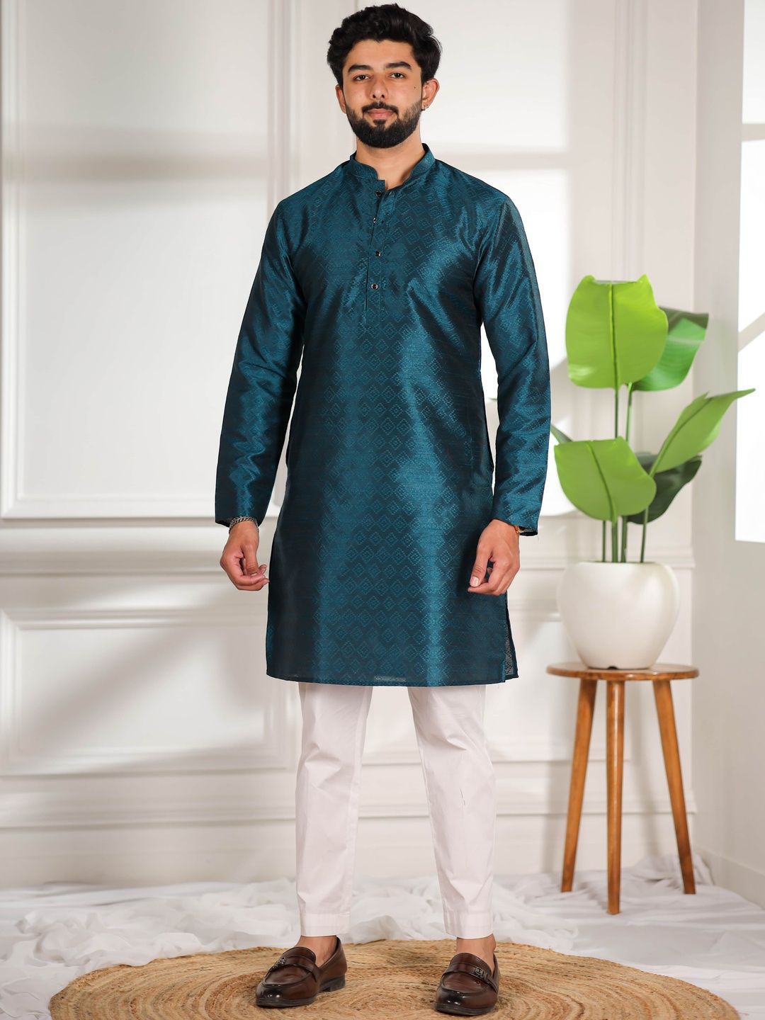 Koshin Men Ethnic Motifs Woven Design Mandarin Collar Straight Kurtas