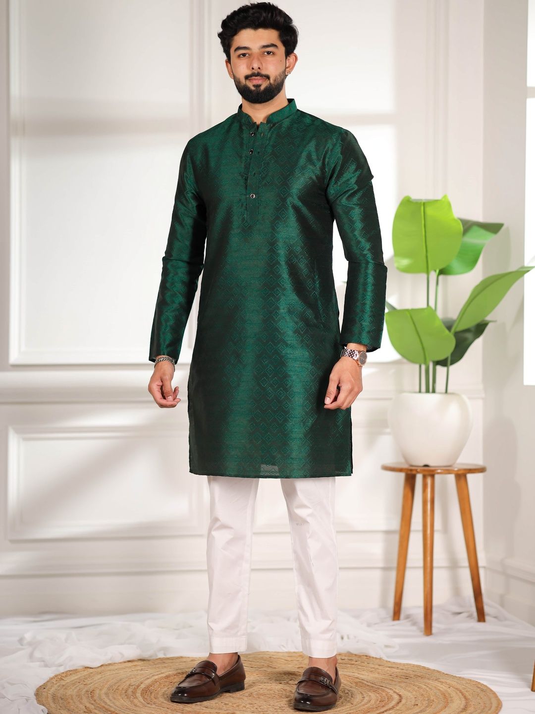 Koshin Men Woven Design Mandarin Collar Long Sleeves Straight Kurtas