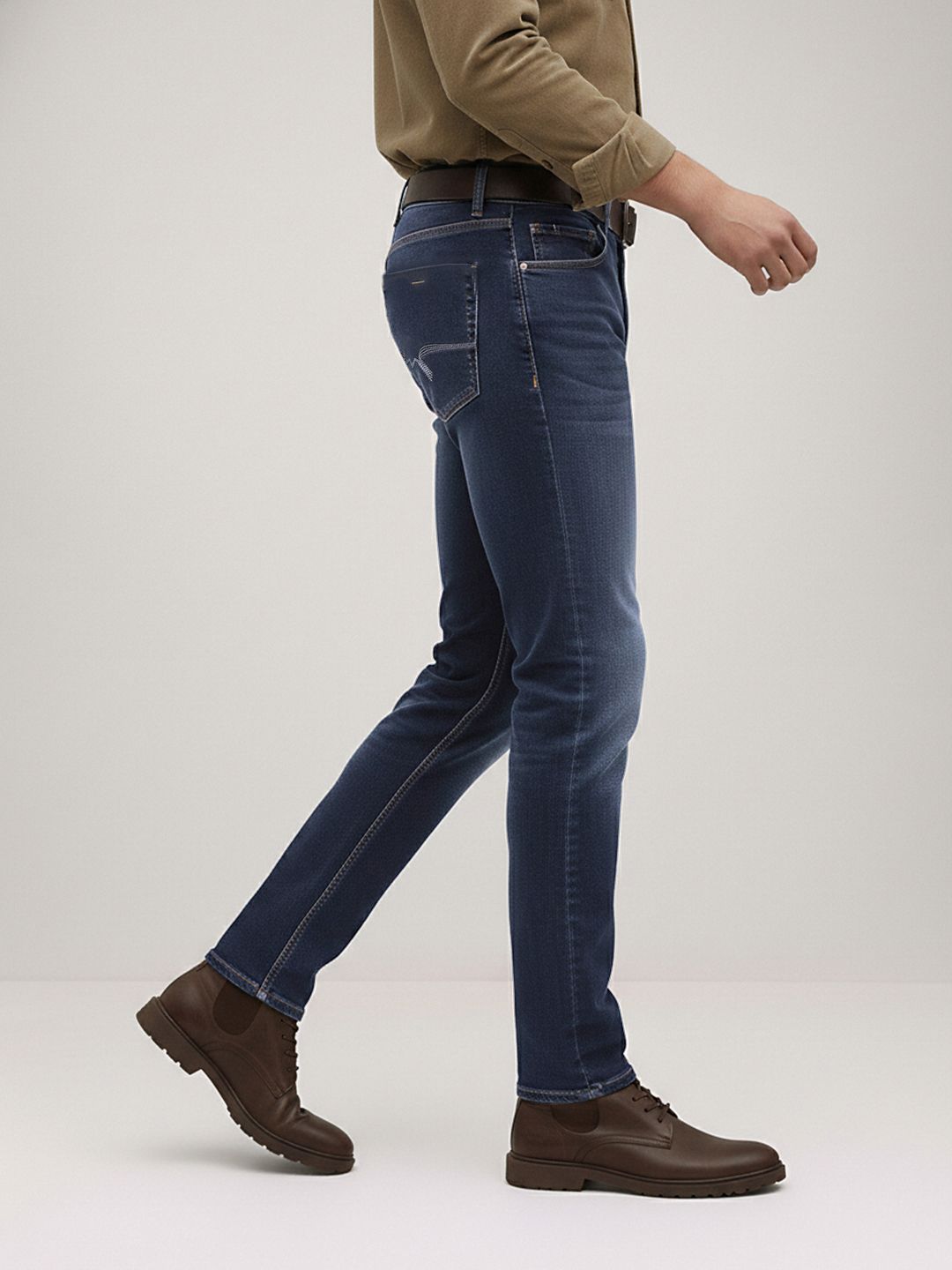 Roadster Men Slim Fit Light Fade Stretchable Jeans