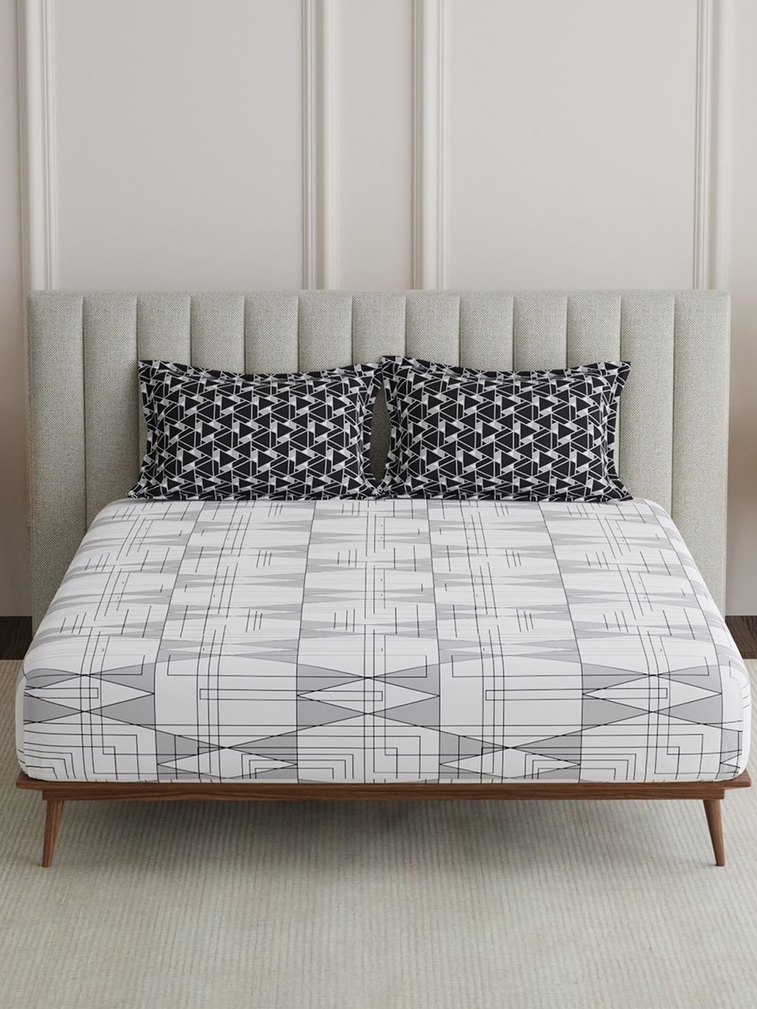 Boutique Living India Boutique Living India White Geometric 152 TC Bedsheet with 2 Pillow Covers