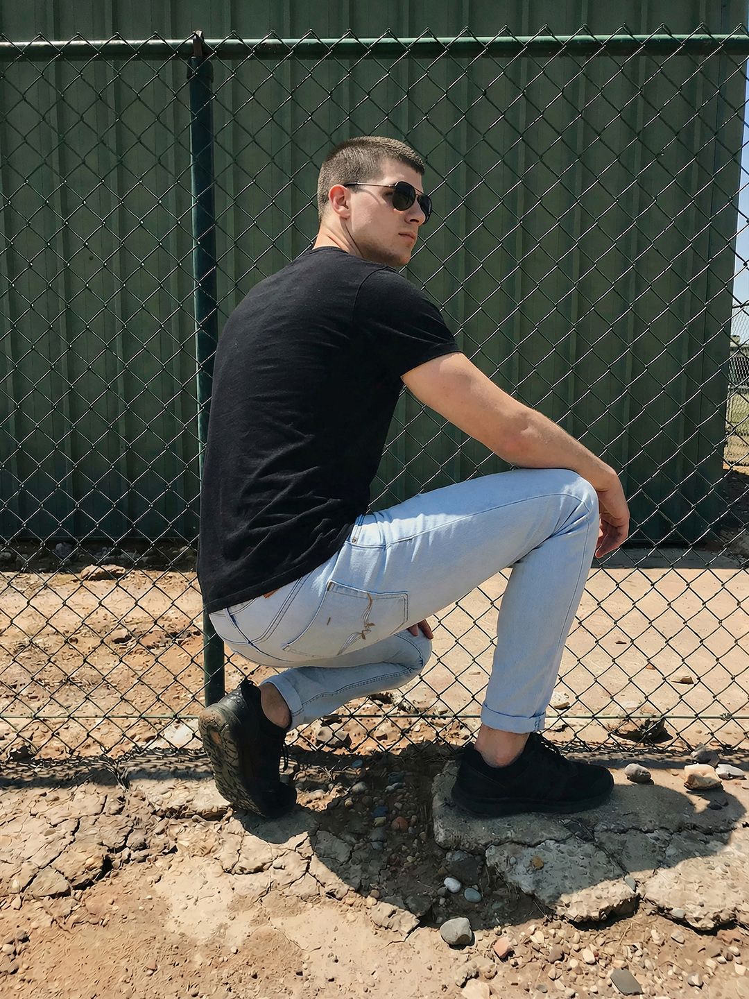 The Roadster Lifestyle Co. Men Slim Fit Mid-Rise Clean Look Stretchable Jeans