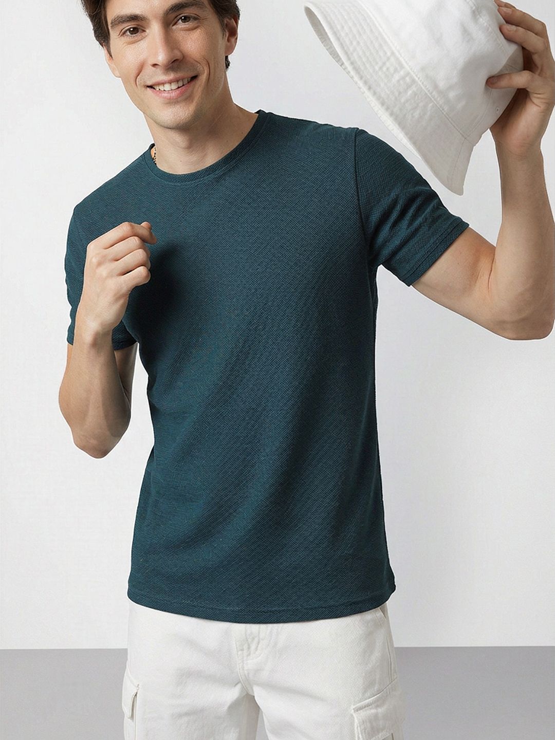 Mast & Harbour Men Solid T-shirt