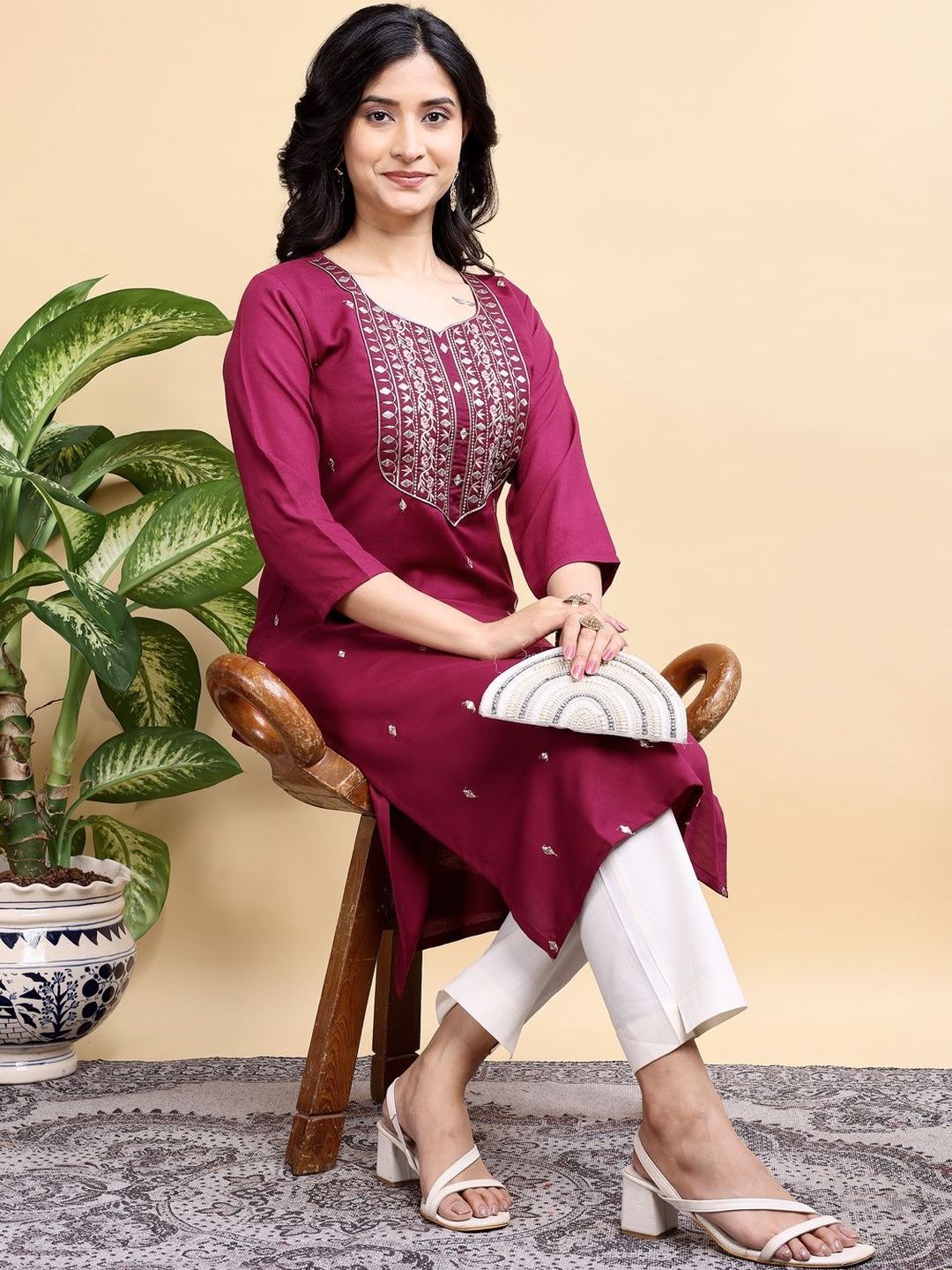 Shree Ramkrishna Fab Women Embroidered Kurta