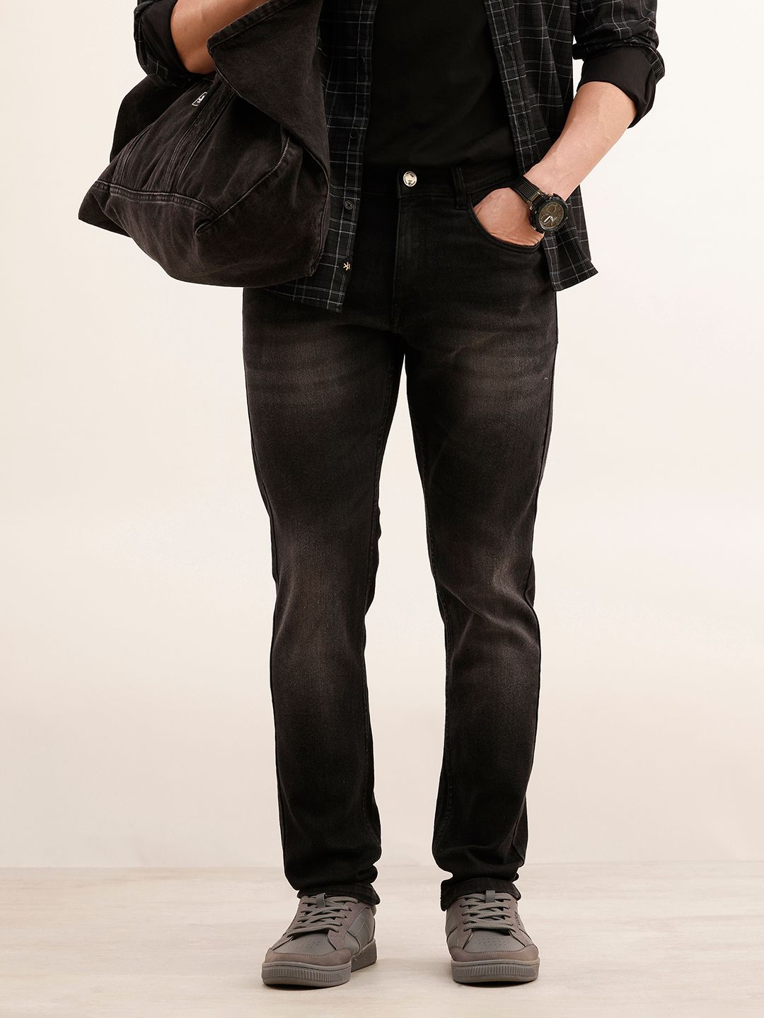 WROGN Men Black Slim Fit Mid-Rise Clean Look Stretchable Jeans