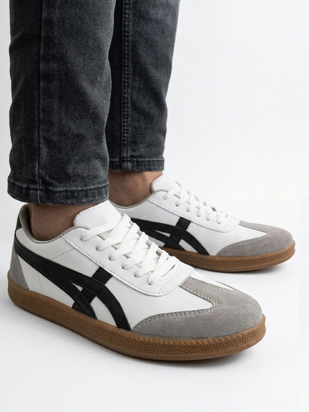 glitchez Men Cushioned Insole & Durable Grip Casual Sneakers Shoes