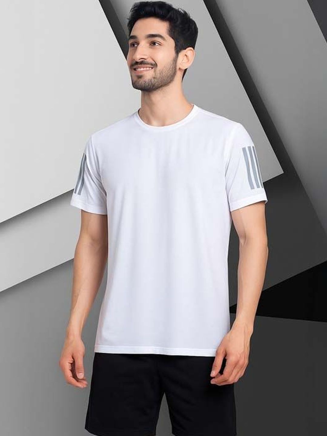 StyleCast Men White Color Trendy Regular Tshirt