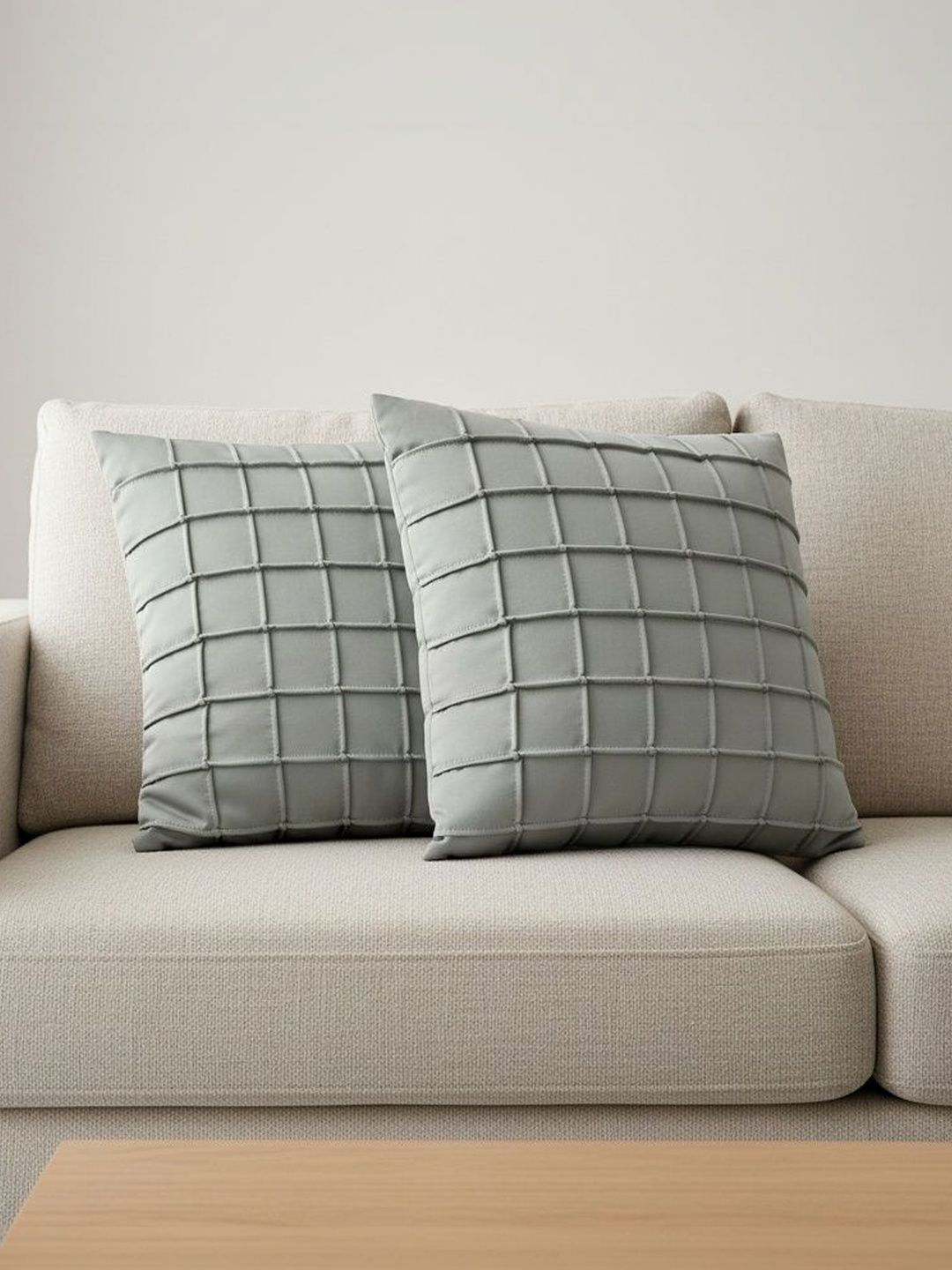 Themes Furnishings & Decor Themes Furnishings & Decor Silver-Toned Set of 2 Cushion Covers