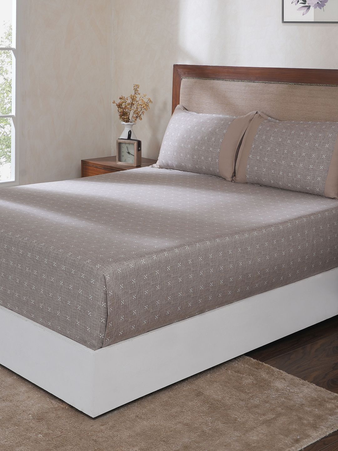 MASPAR MASPAR Brown & White Printed 300 TC King Bedsheet With 2 Pillow Covers- 2.75 m x 2.75 m