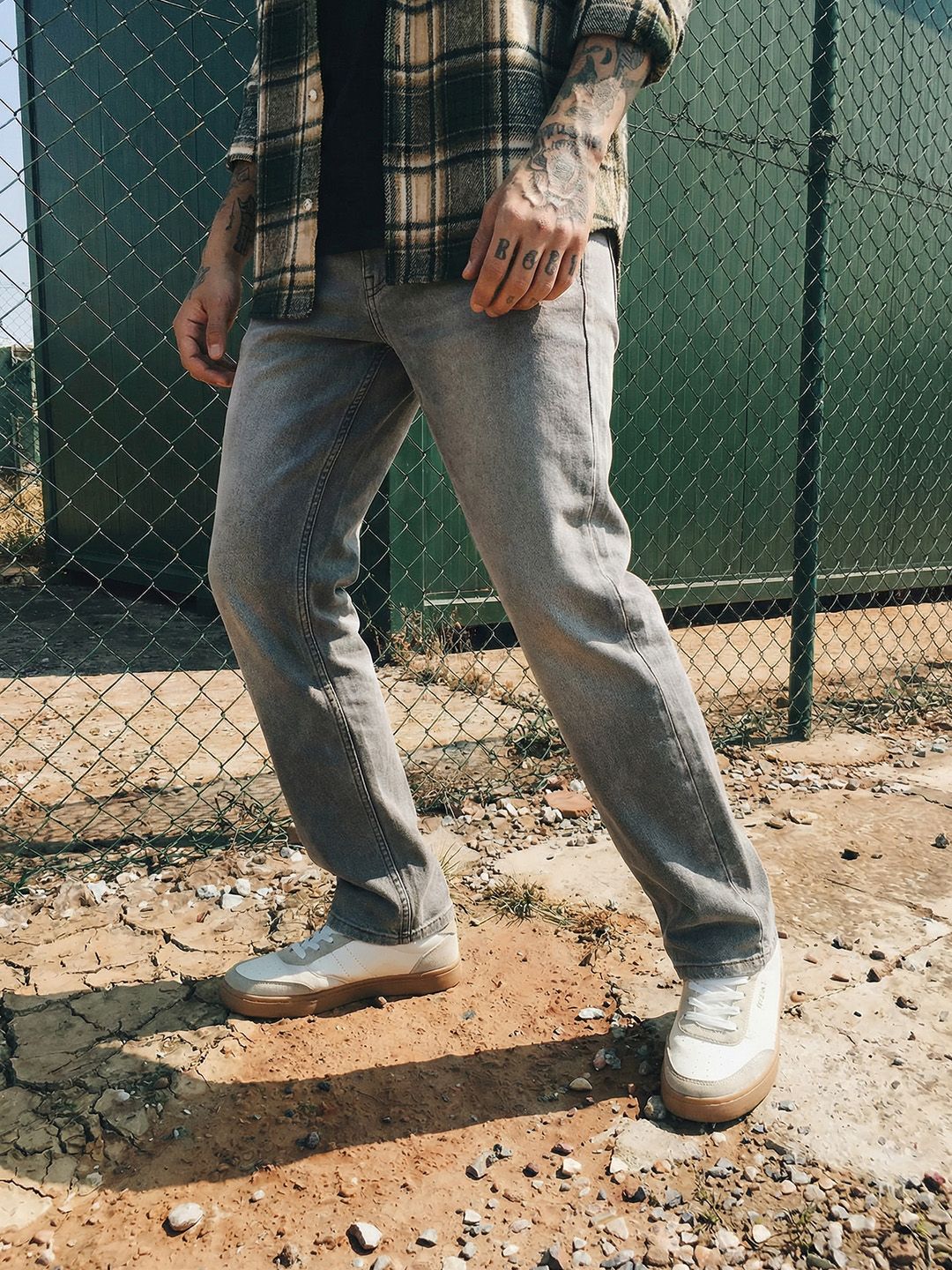The Roadster Lifestyle Co. Men Bootcut Light Fade Stretchable Jeans