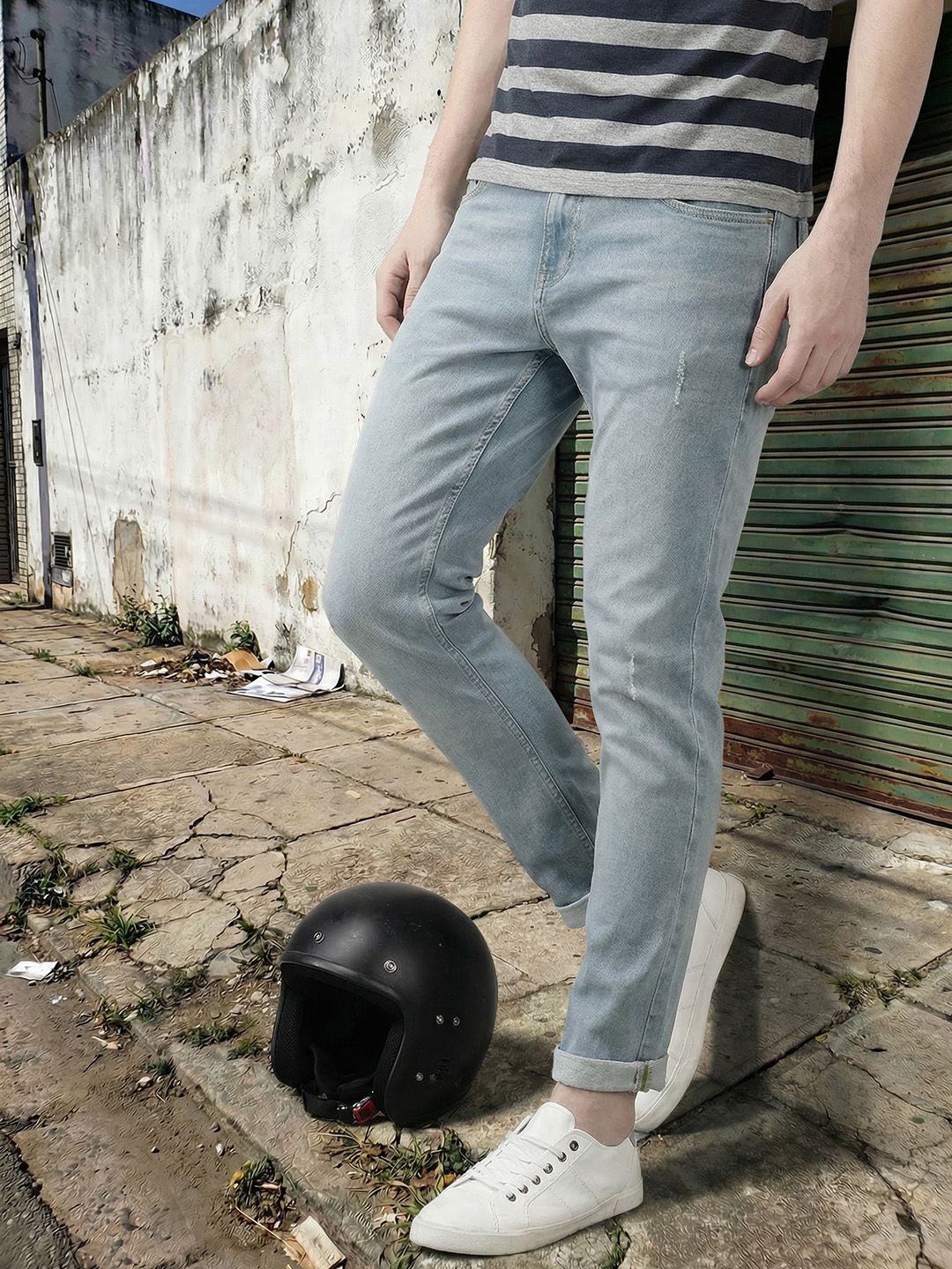 Roadster Men Blue Slim Fit Mid-Rise Clean Look Stretchable Jeans
