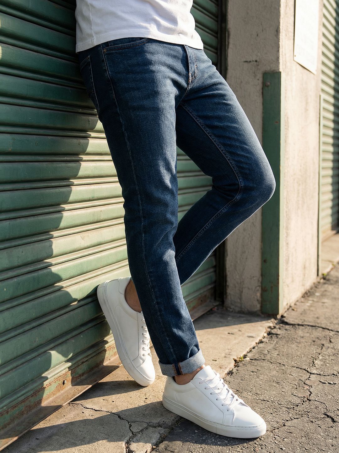 Roadster Men Blue Slim Tapered Fit Mid-Rise Clean Look Stretchable Jeans