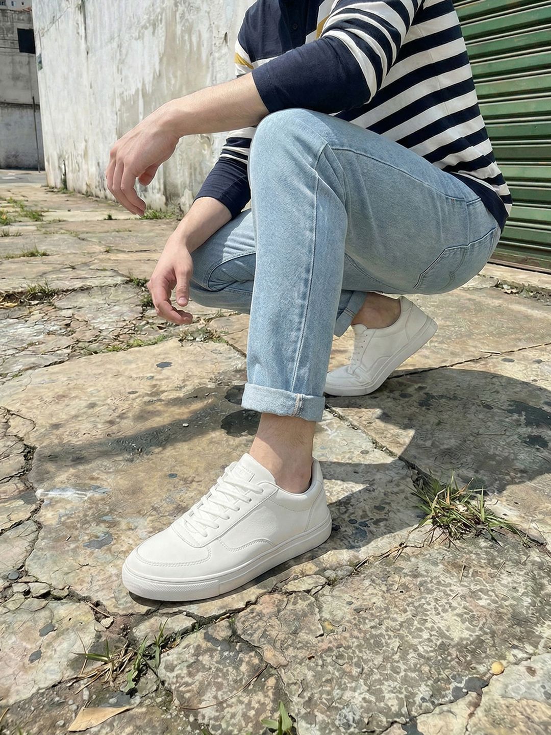 Roadster Men Blue Slim Fit Mid-Rise Clean Look Stretchable Jeans