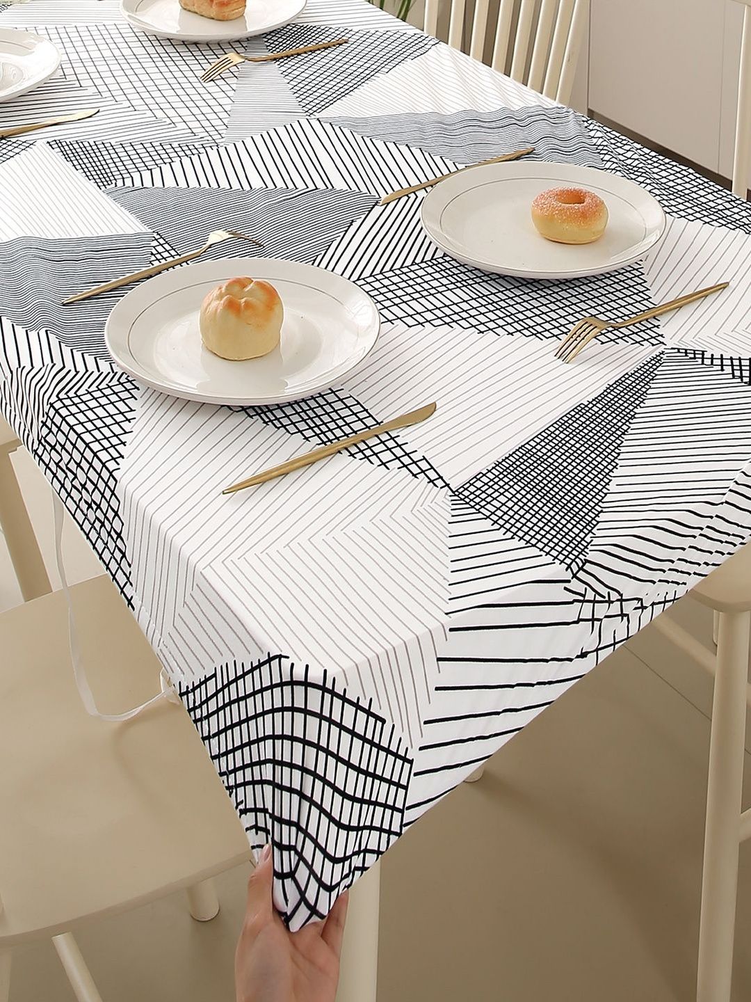 HOKIPO Snow White Black Geometry Water-Repellent 51x31 inch 4 Seater Table Cover