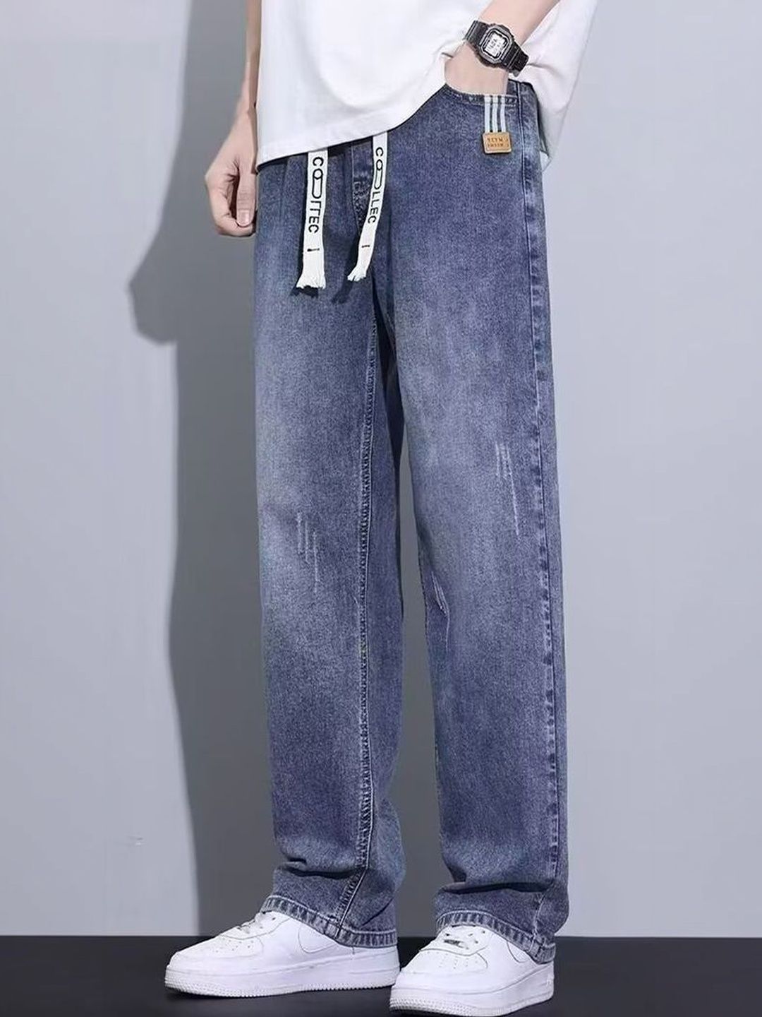 Suo Men Regular Fit Mid-Rise Light Fade Jeans