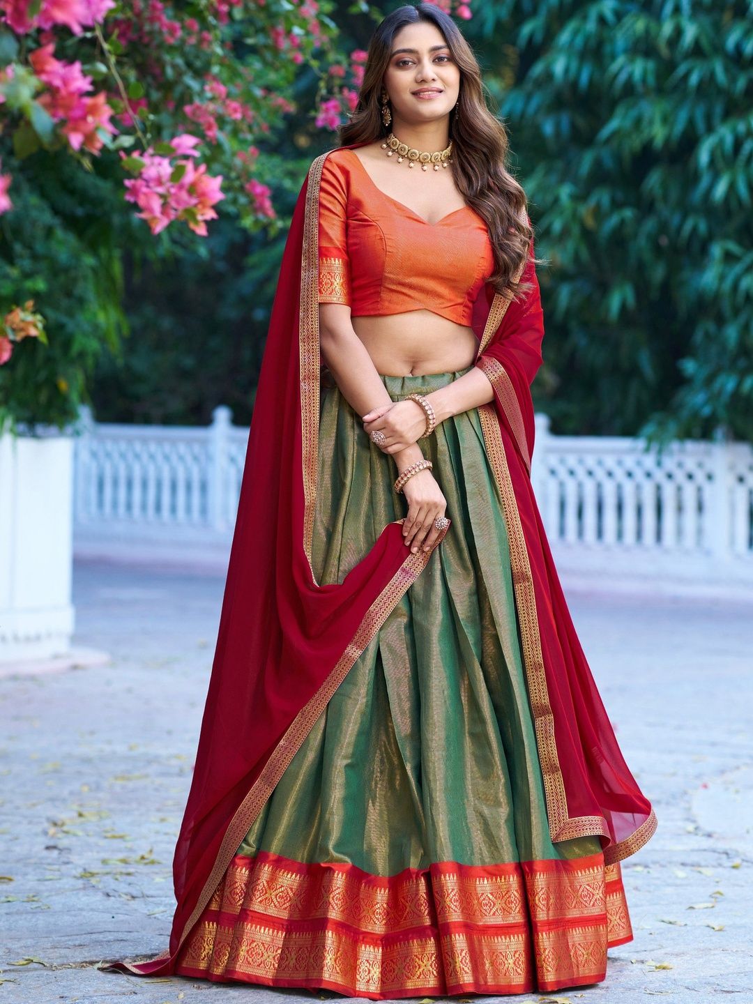 河内コレクション Buy LOOKNBOOK ART Traditional Kanchipuram Zari Woven Lehenga Choli