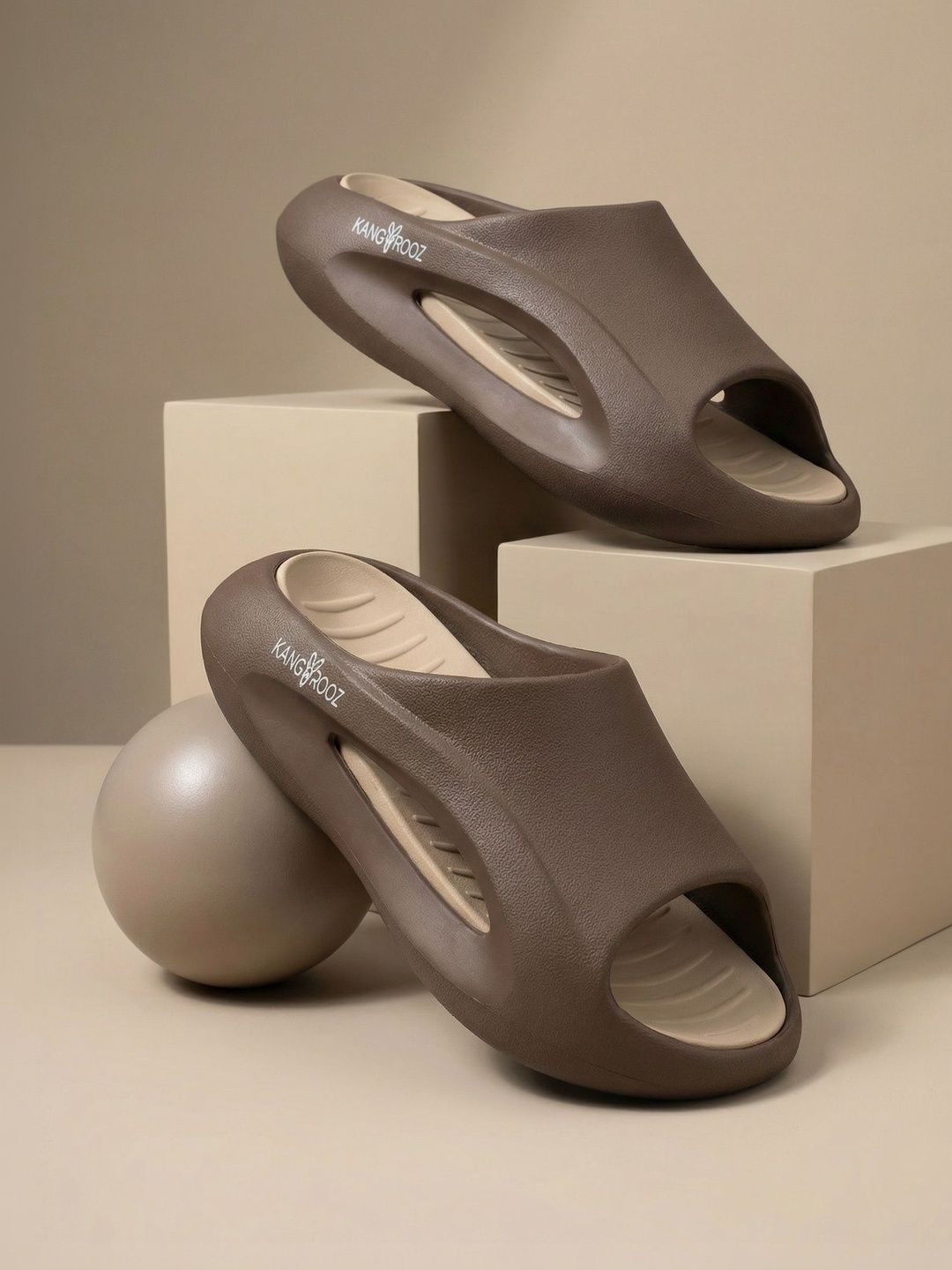 KANGAROOZ Men Sliders
