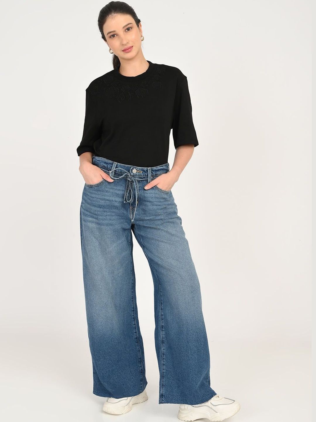 Levis Levis Women Classic Straight Fit Mid-Rise Light Fade Jeans