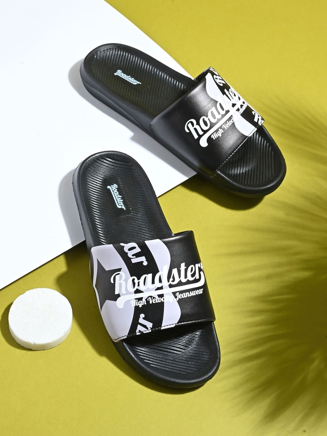 The Roadster Lifestyle Co Men Printed Sliders Flip Flops with Cushioned Footbed
