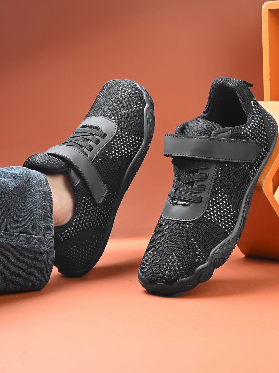 The Roadster Lifestyle Co. Men Lace-Ups Non-Marking Training Sports Shoes