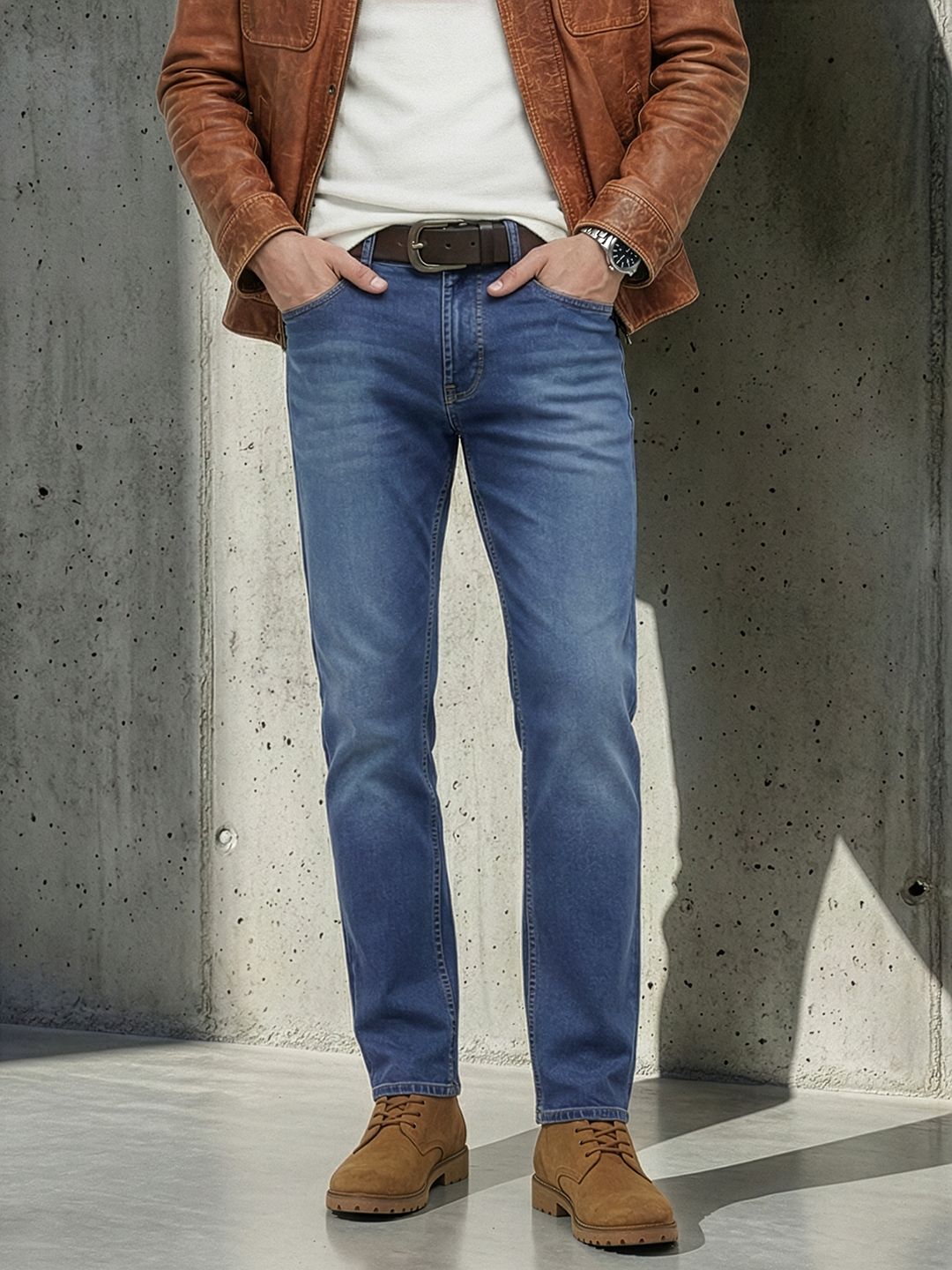The Roadster Life Co. Men Straight Fit Mid-Rise Light Fade Stretchable Jeans With Bag