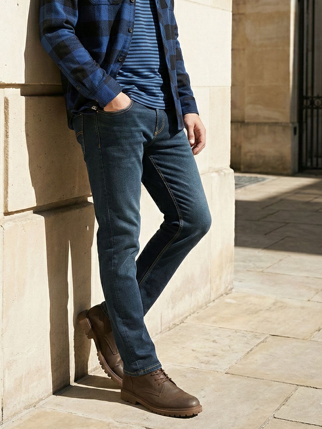 The Roadster Life Co. Men Slim Fit Light Fade Stretchable Jeans With Bag