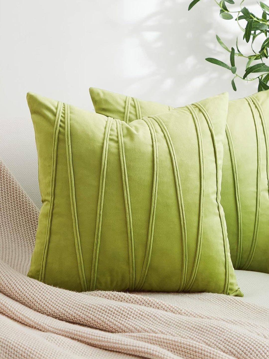 KNOTTING HOME Green Set of 2 Velvet Square Cushion Covers