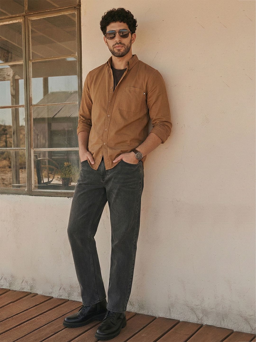 The Roadster Life Co. Men Straight Fit Stretchable Jeans With Bag