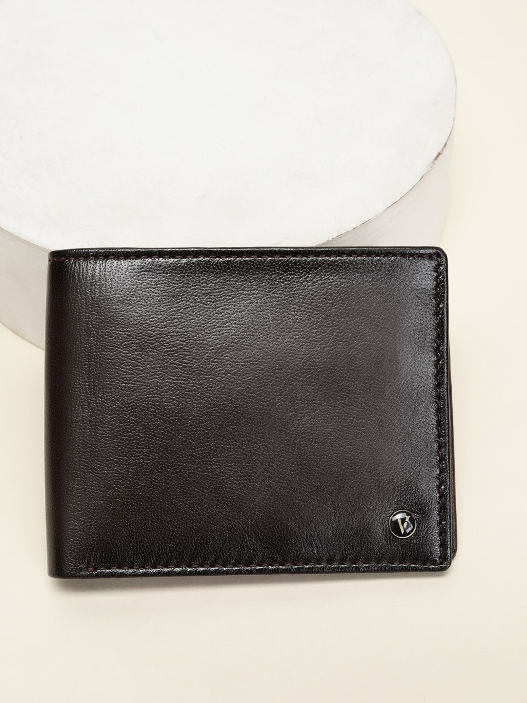 Van Heusen Men Leather Wallets