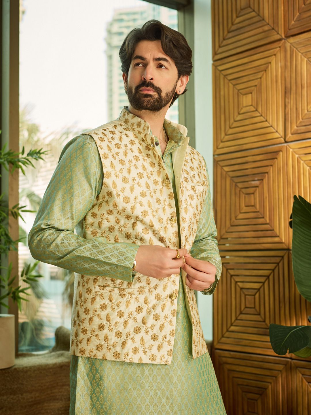 SOJANYA Mandarin Collar Kurta Set