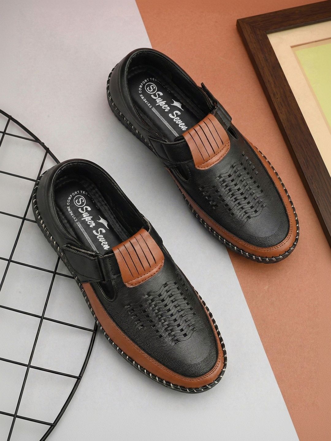 ROYAL CRUZZ Men Comfort Sandals