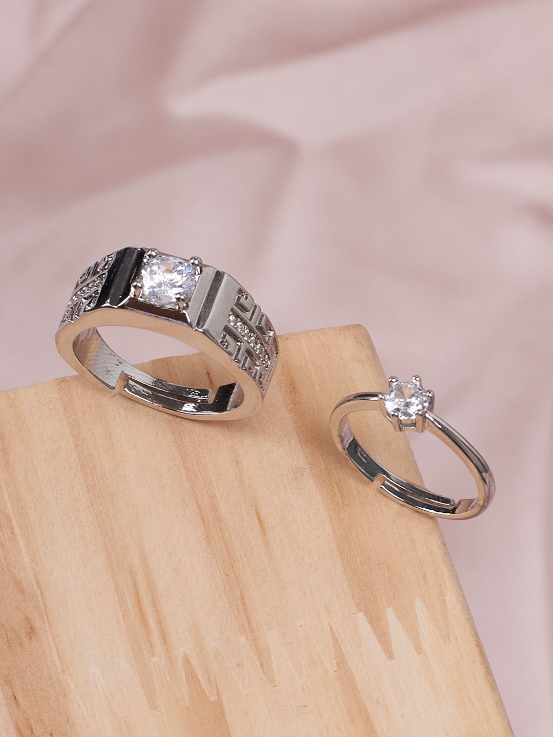 Unisex Set of 2 Couple Rings SALTY Unisex Set of 2 Unity Solitaire Couple Ring for Valentines Day & Anniversary Gift