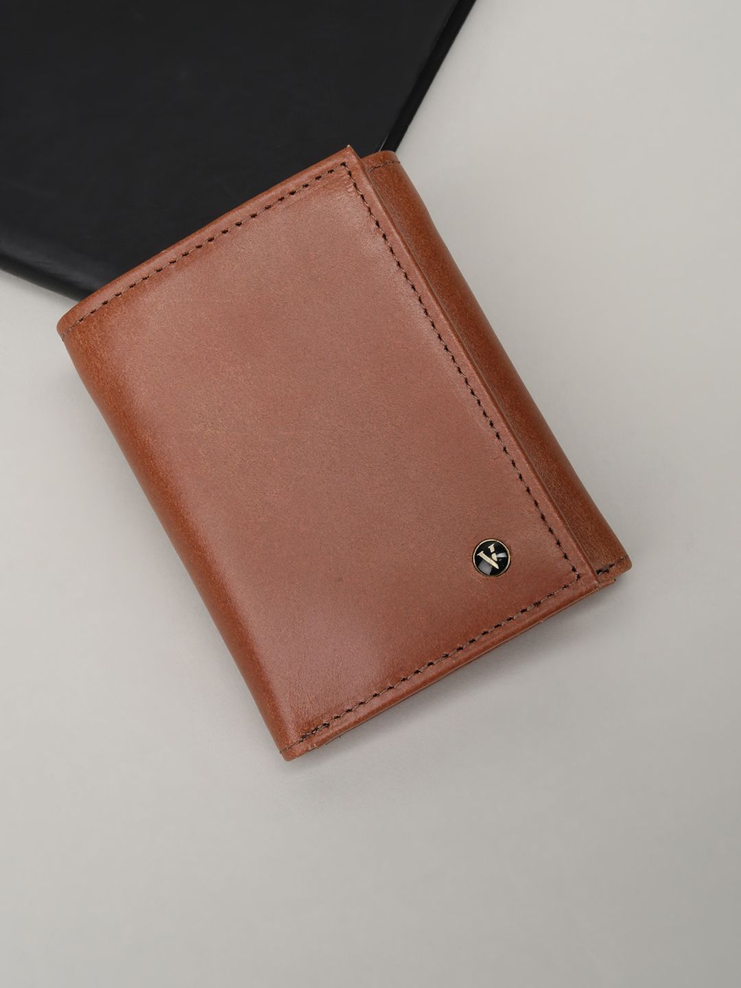 Van Heusen Men Leather Wallets