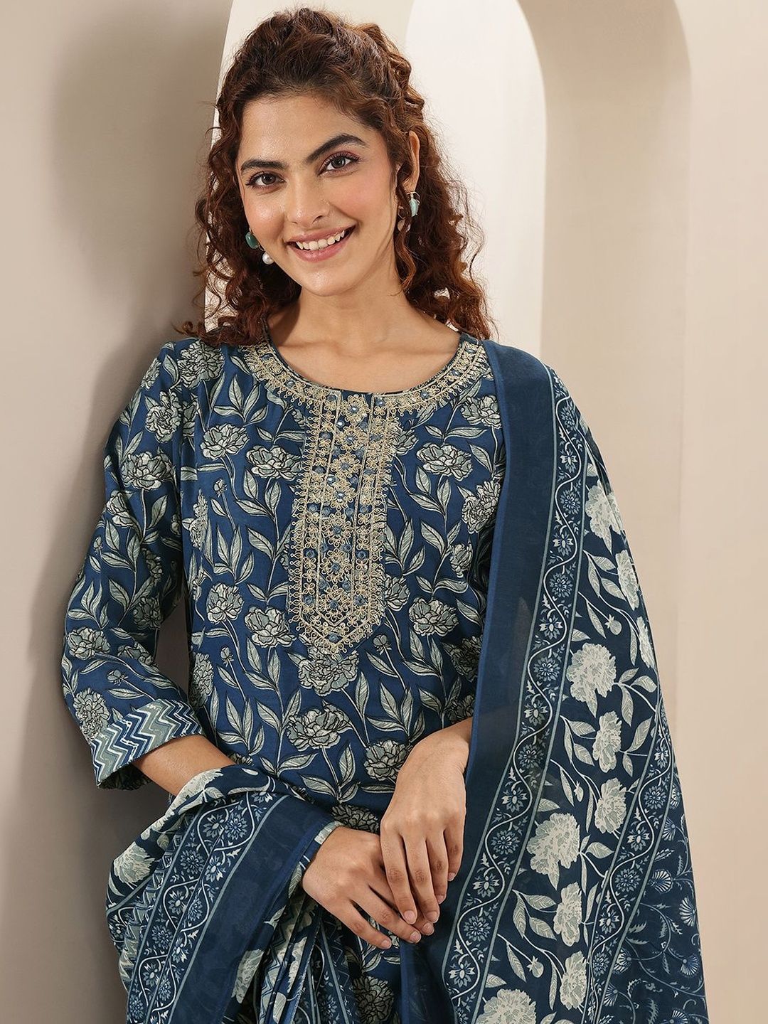 Libas Libas Women Floral Printed Regular Mirror Work Kurta with Trousers & With Dupatta