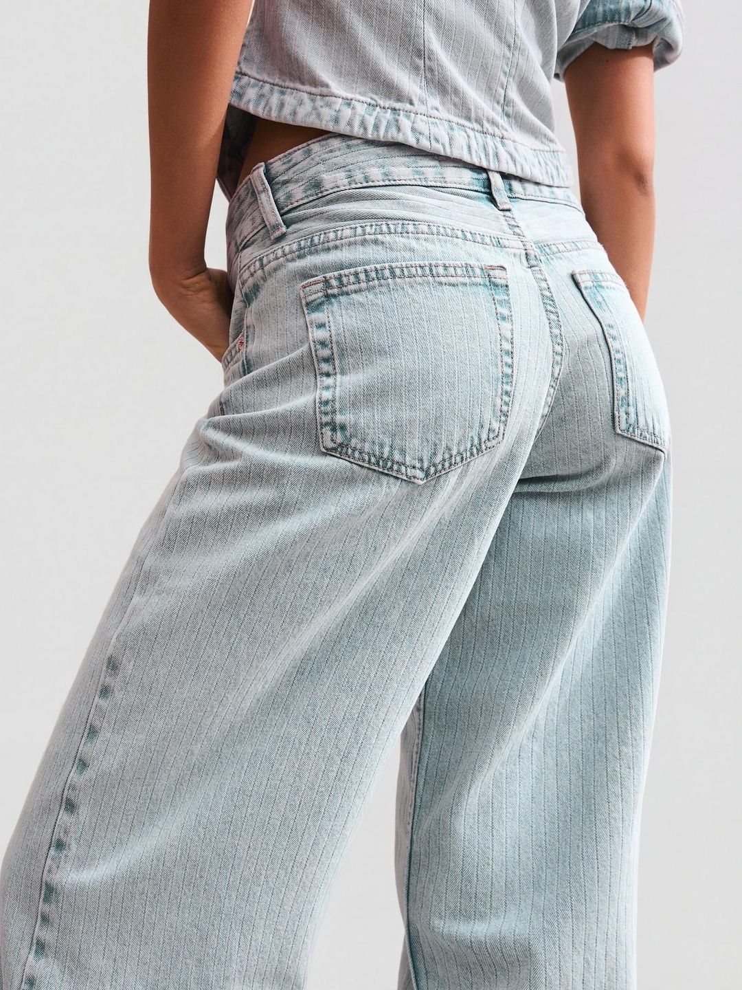 Low-rise Pure Cotton Wide-leg Jeans With Turn-up Hem