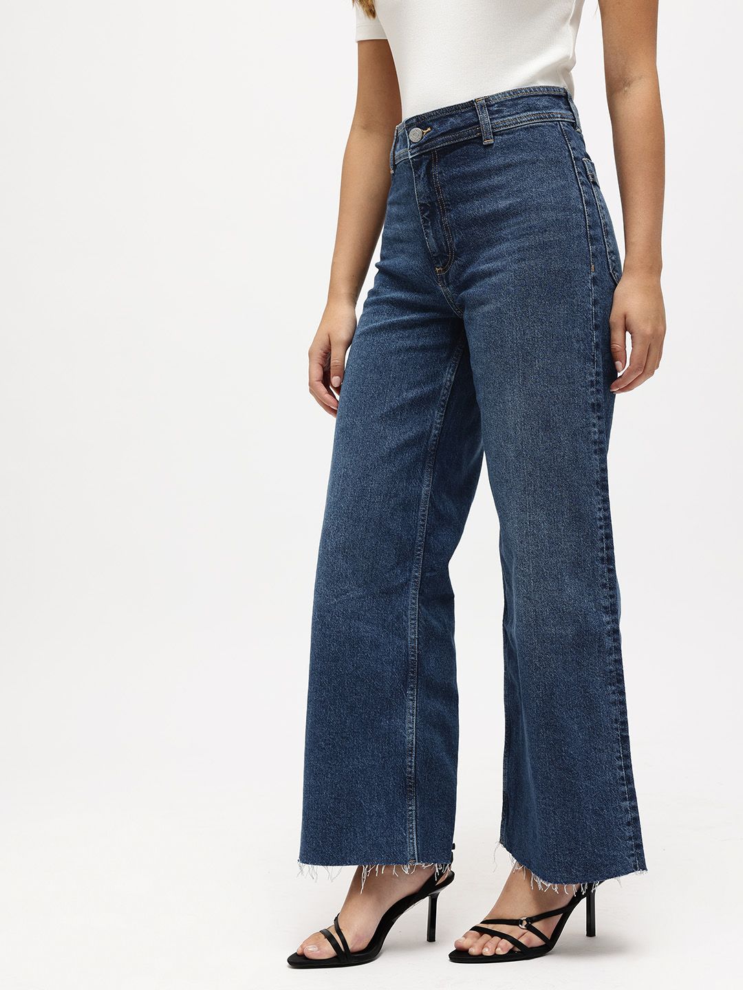 SHE CATHERIN Relaxed Fit Light Fade Raw Edge Jeans