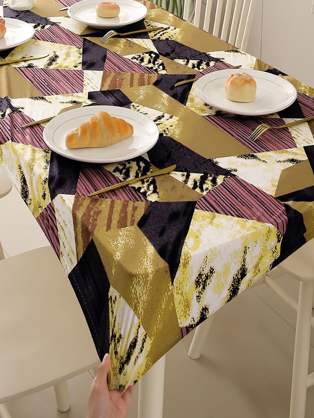 HOKIPO Wine Abstract Geometry Water-repellent 47x31 Inch 4 Seater Table Cover