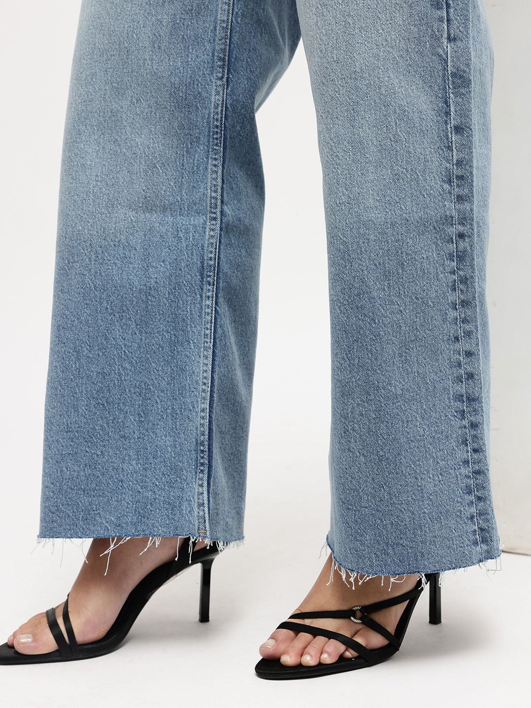 SHE CATHERIN Relaxed Fit Heavy Fade Raw Edge Jeans