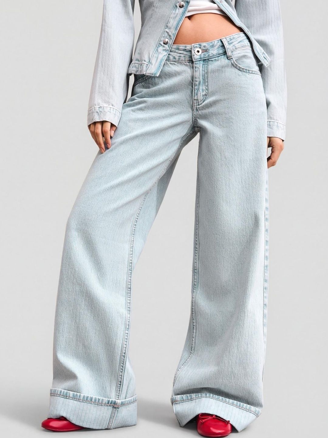 Low-rise Pure Cotton Wide-leg Jeans With Turn-up Hem