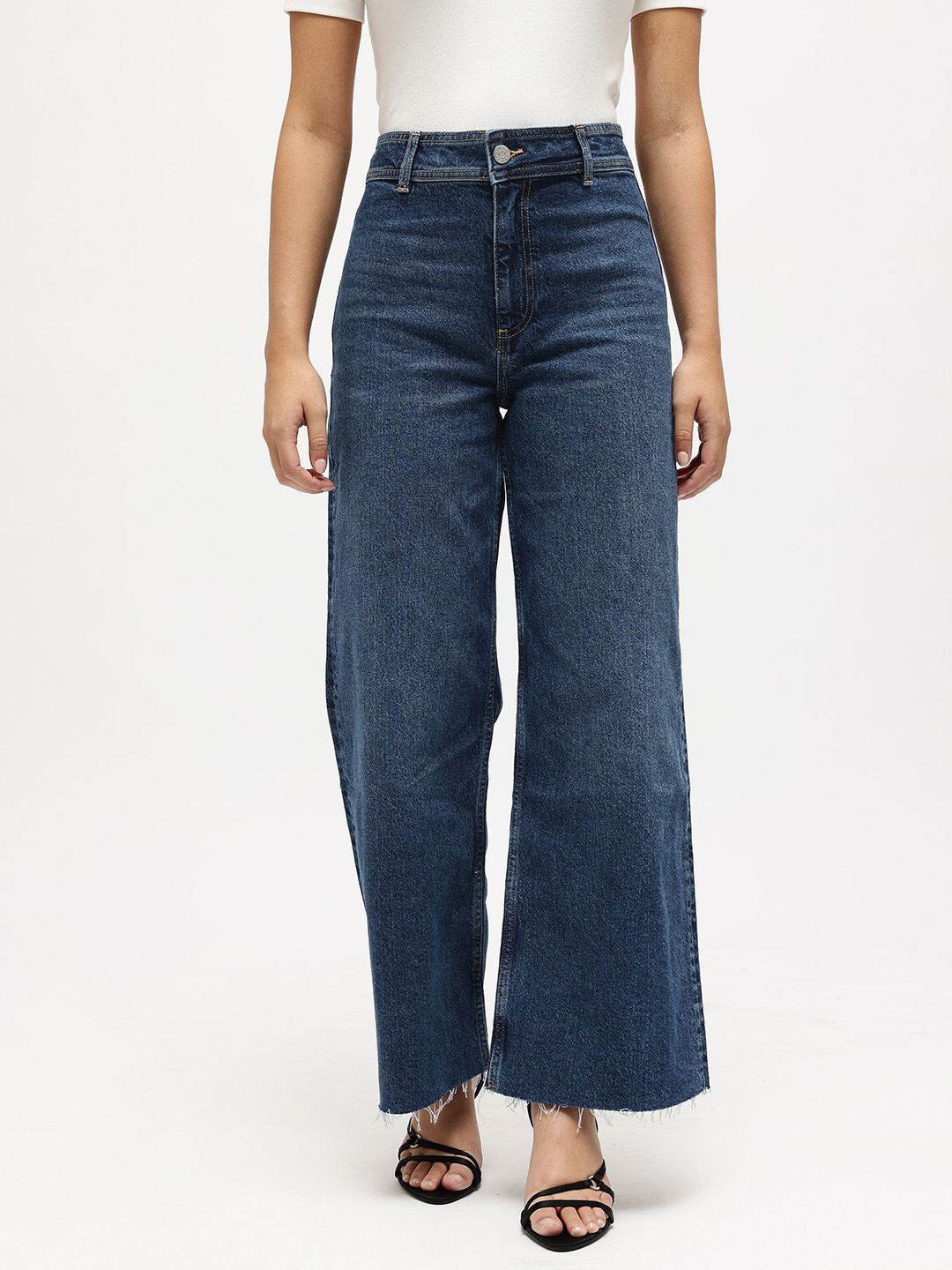 SHE CATHERIN Relaxed Fit Light Fade Raw Edge Jeans