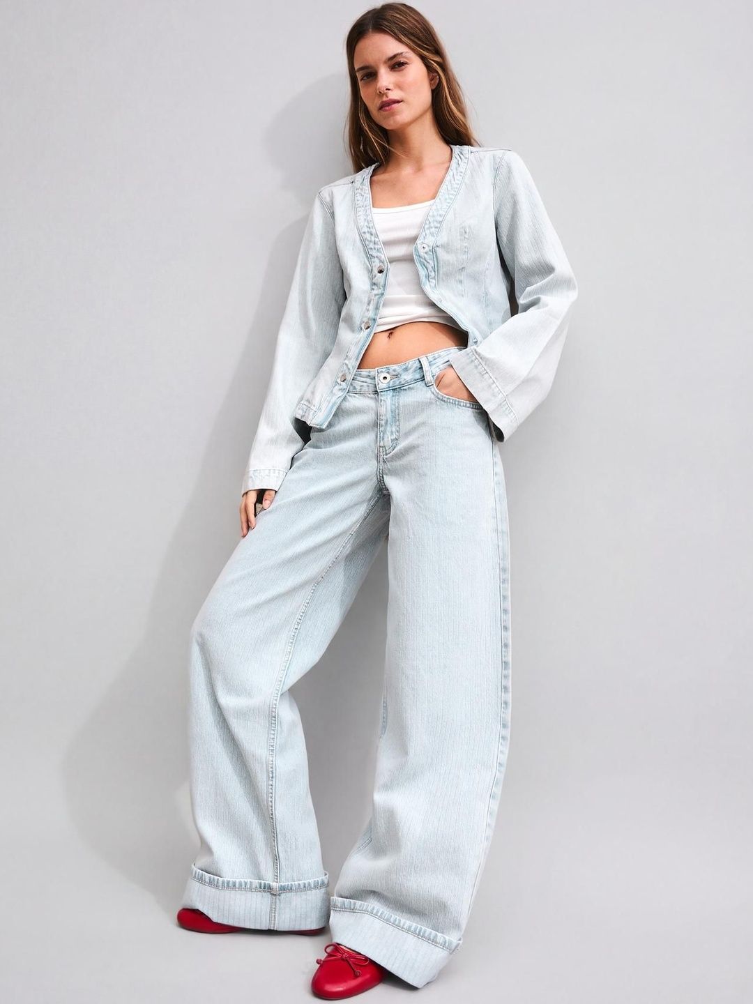 Low-rise Pure Cotton Wide-leg Jeans With Turn-up Hem