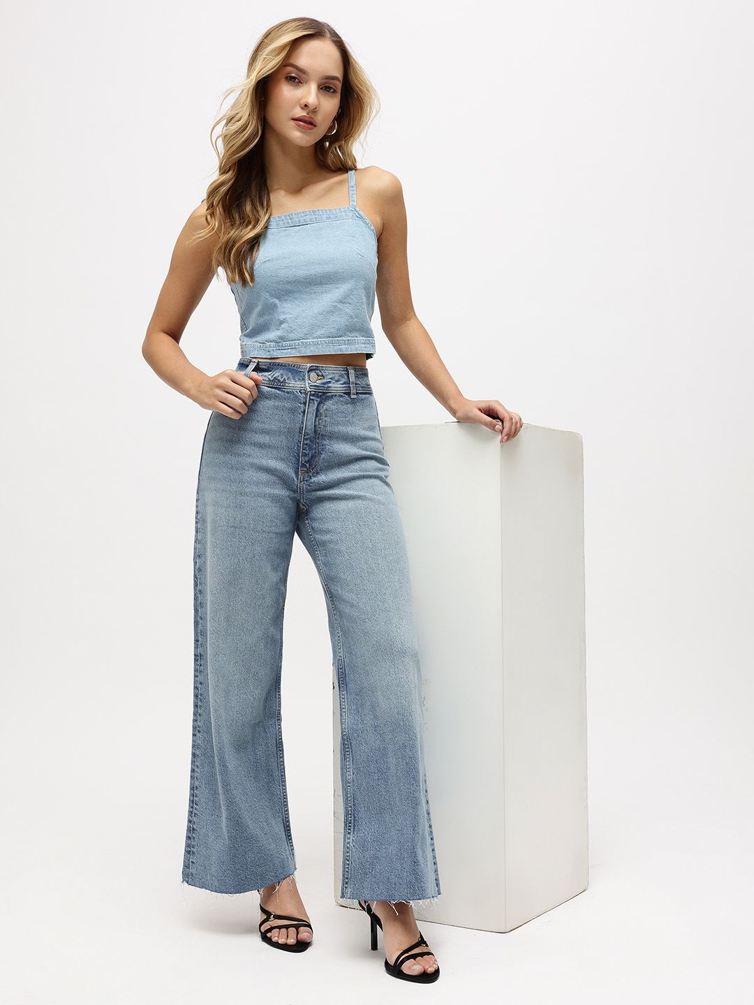SHE CATHERIN Relaxed Fit Heavy Fade Raw Edge Jeans