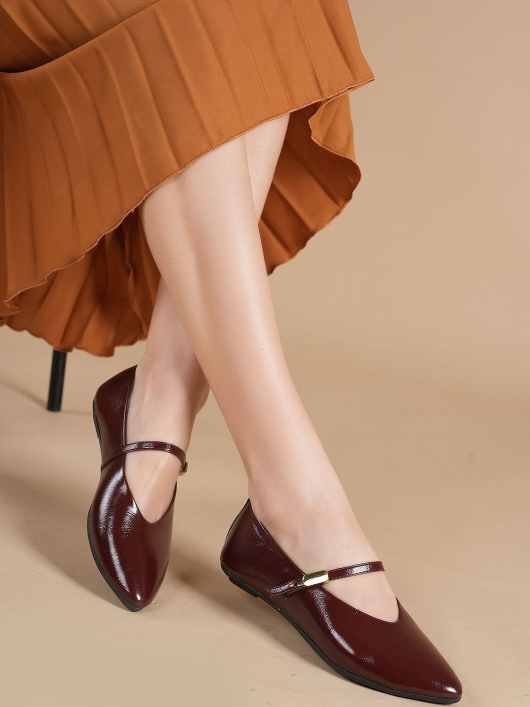 DROP BOLD Women Textured Buckles Flats