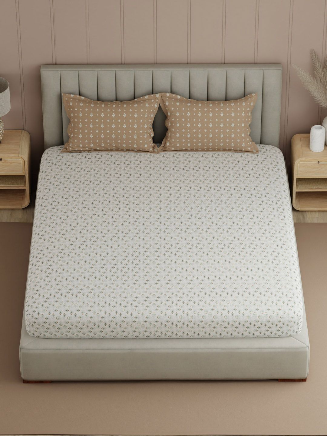 Boutique Living India Boutique Living India White Geometric 200 TC Double Bedsheet with 2 Pillow Covers